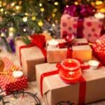 Geschenke unterm Weihnachtsbaum (de.depositphotos.com)