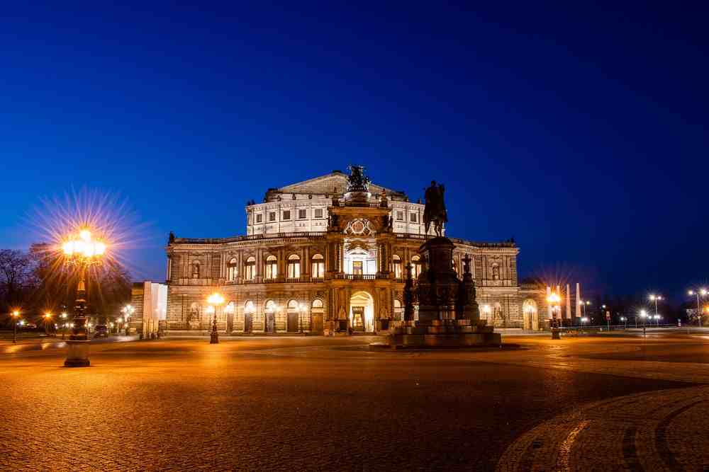 Semperoper in Dresden (de.depositphotos.com)