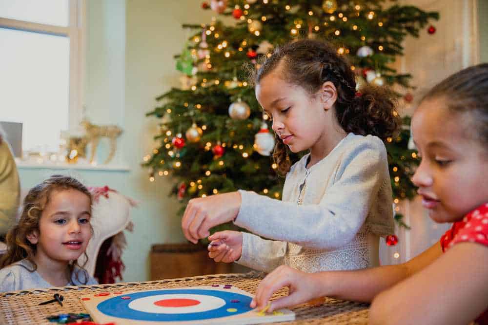 Weihnachten in der Familie - Gesellschaftsspiele spielen (de.depositphotos.com)