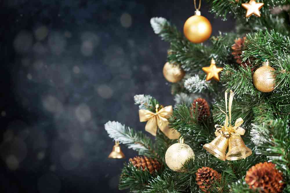 Geschmückter Weihnachtsbaum - ein Tannenbaum (de.depositphotos.com)