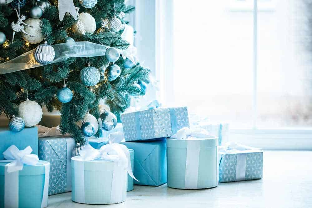 Weihnachtsdeko modern in Blau (de.depositphotos.com)