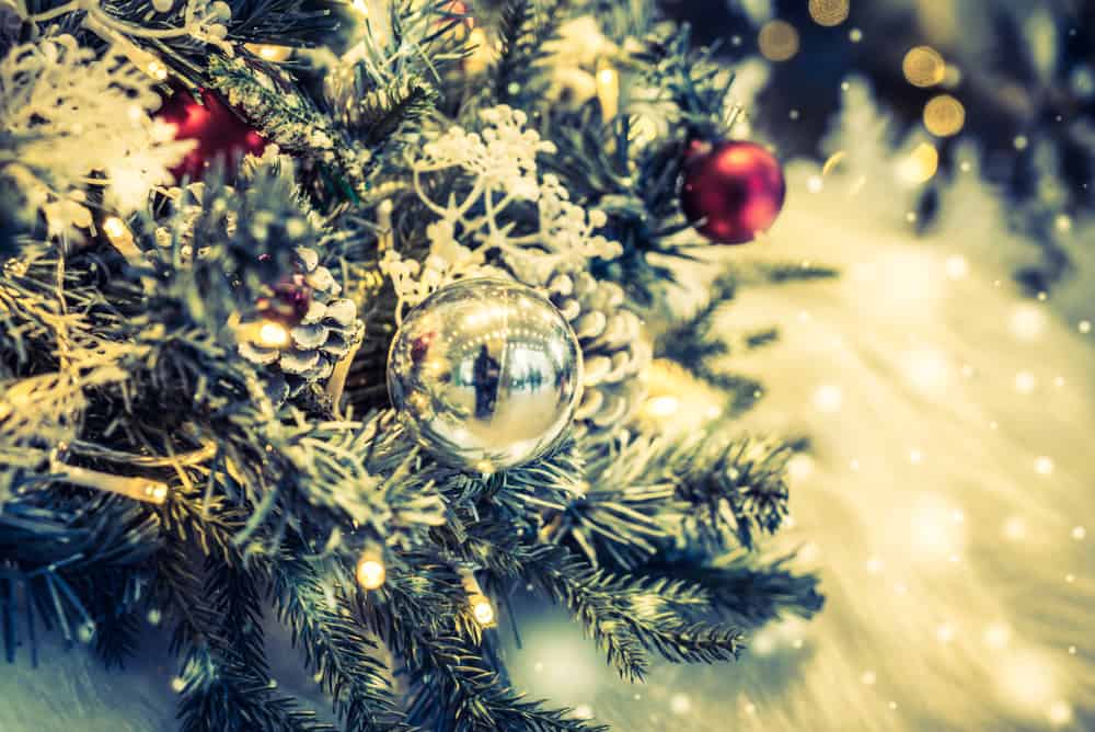 Weihnachtskugel aus Glas (de.depositphotos.com)
