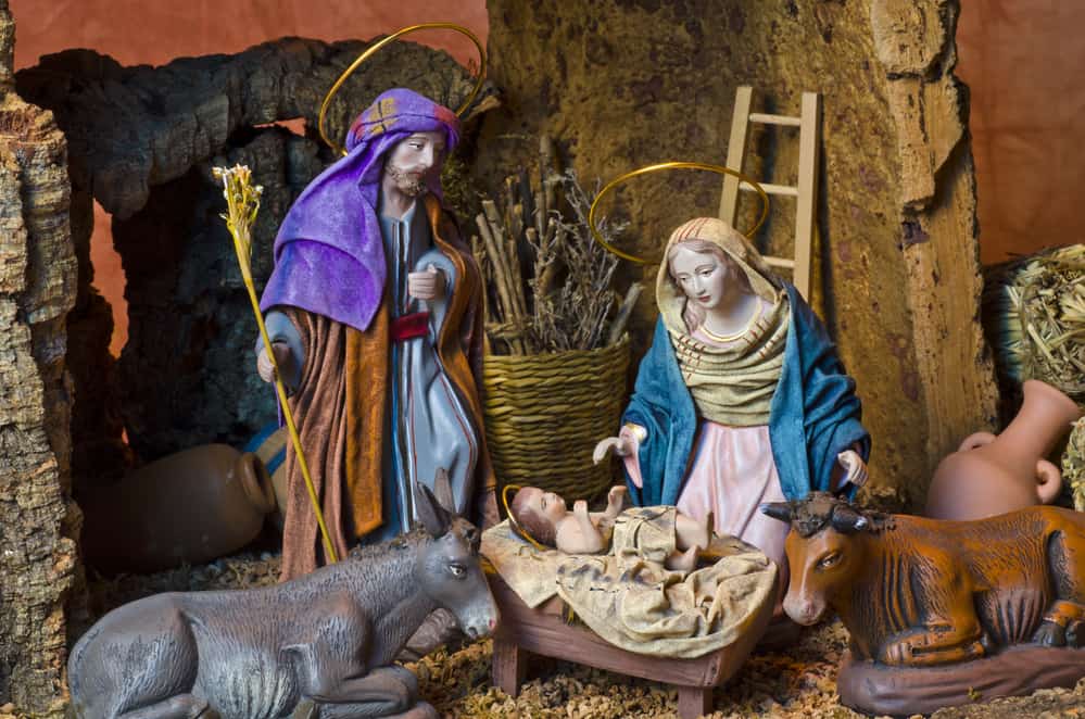 Weihnachtskrippe mit Maria und Josef und das Jesuskind (de.depositphotos.com)