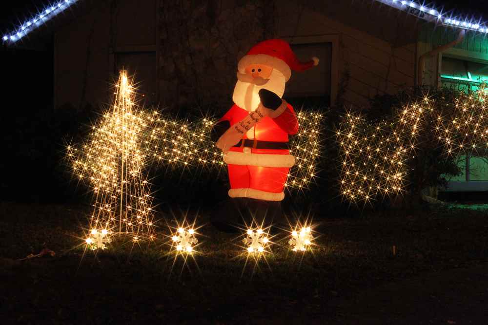 Weihnachtsmann aufblasbar und beleuchtet (de.depositphotos.com)