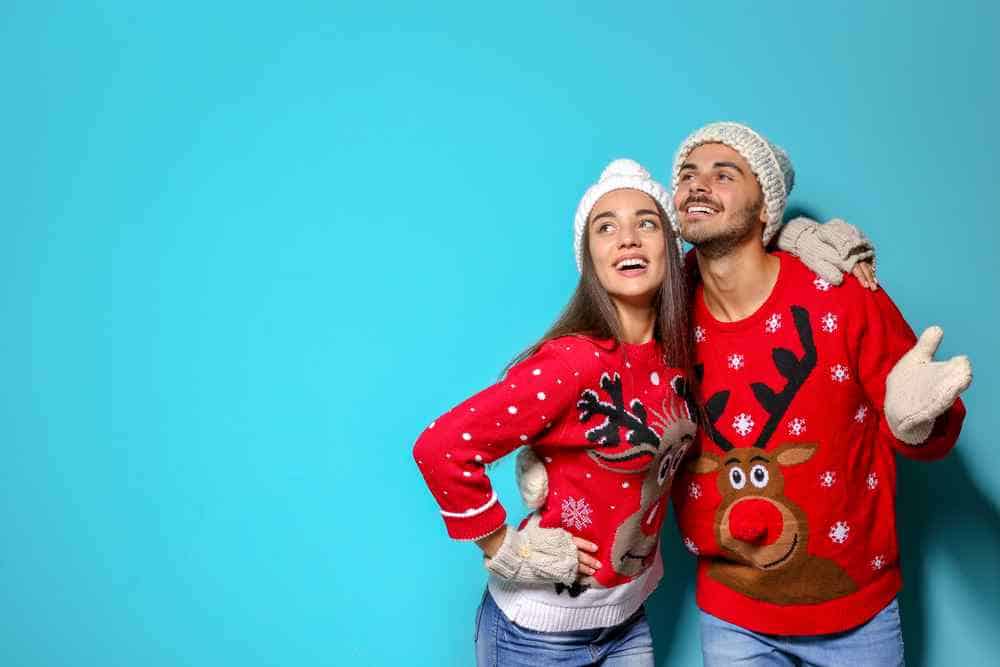 Weihnachtspullover für Paare (depositphotos.com)
